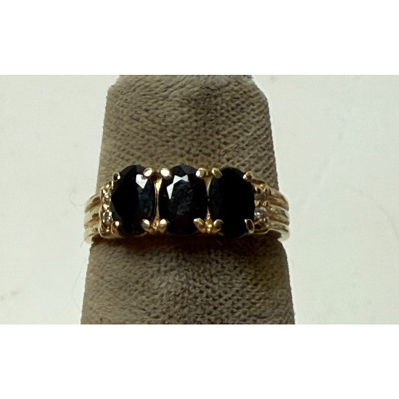 Vintage Town & Country 14K Plumb Gold Sapphire 3 Stone Ring Diamonds Size 5 - Picture 2 of 8